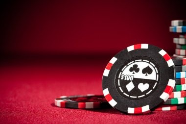Live poker table with professional dealer at mandala77 slot